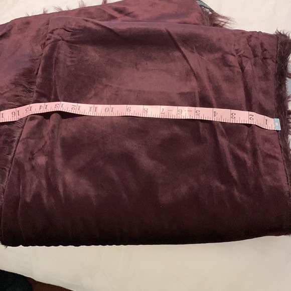 Tahari Table Runner - Picture 10 of 12